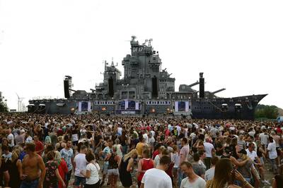 Zaanse huisjes of een oorlogsschip: Vooral het podium van Dreamfields blijft hangen