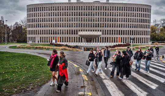 Zoeken naar ‘een redenering in de woordensoep’: gaat het niveau van onze studenten achteruit?
