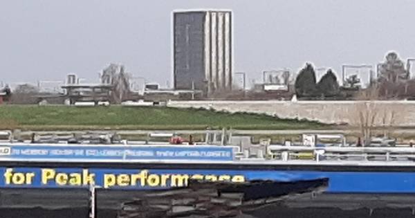 Aanvaring op Rijn bij Millingen; duwboot boort zich in de flank van een tankschip - De Gelderlander