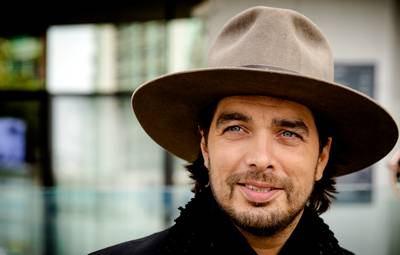 'Laat artiest niet zelf songfestivalnummer kiezen'