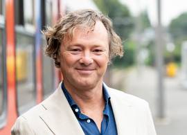 ‘Uitdagende outfit’ Frits Sissing maakt veel los bij kijkers 'Het perfecte plaatje'