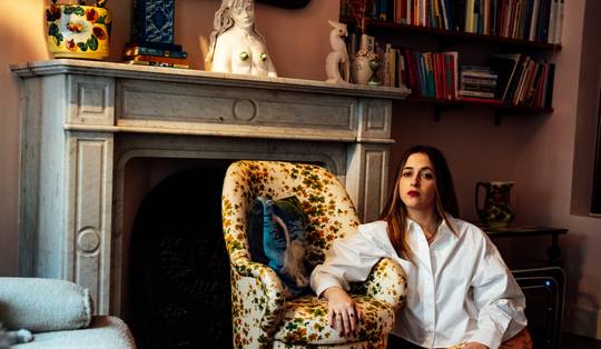 Uschi Cop schrijft en strijdt tegen femicide: ‘Mannen mogen soms best wat bang voor ons zijn’