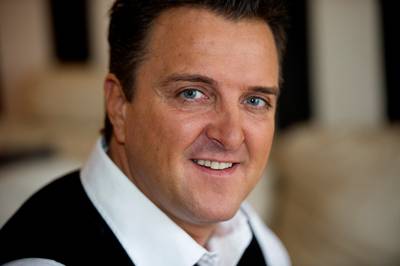 Volkszanger Mick Harren blijft vastzitten