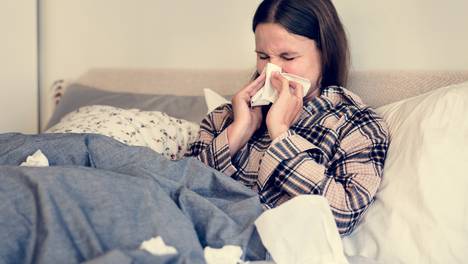 Hebben voedingssupplementen zin tegen virussen? Immunoloog legt uit hoe je je afweer kan boosten 