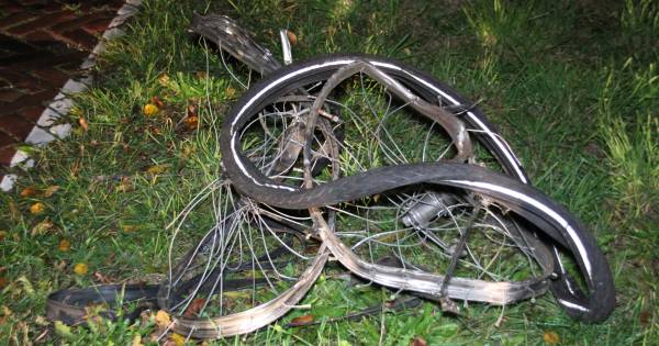 Vandalen leggen fiets op spoor en zorgen voor ongeluk met intercity bij Rijssen.