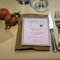 Chef tafeldekken in het Élysée stal peperdure borden en champagneglazen uit het paleis