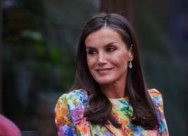 Koningin Letizia straalt in vrolijke lentekleuren