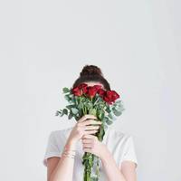 Op deze manier verwijder je razendsnel bladeren van bloemen