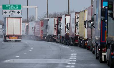 Nu trucks massaal in de file staan richting Calais: hoe groot wordt de brexitchaos?
