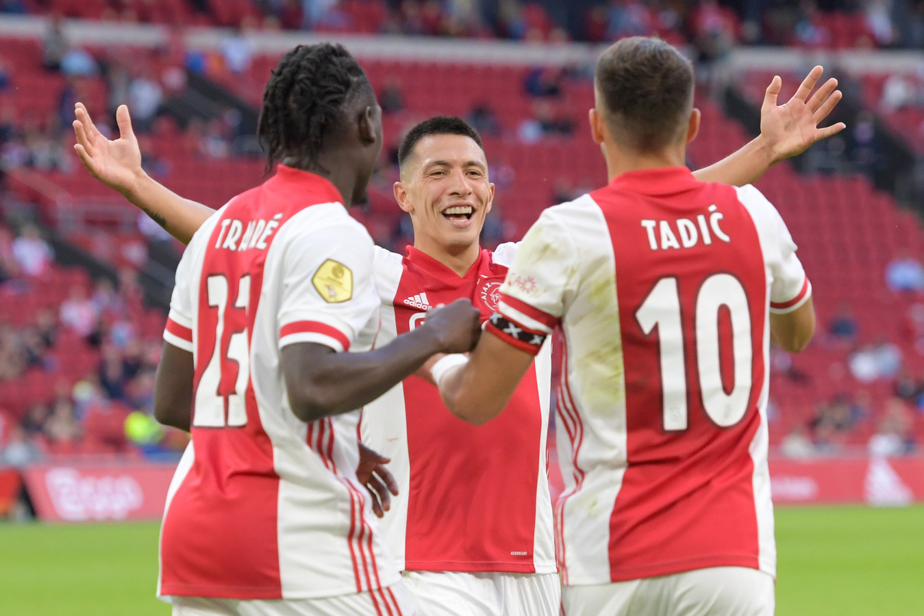 Ajax boekt zakelijke zege op RKC, debutant Kudus zorgt ...