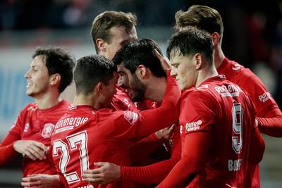 Winnend FC Twente profiteert van morsende concurrentie
