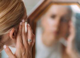 Annelies (58): “Zelfs na al die cosmetische ingrepen vind ik mezelf lelijk”