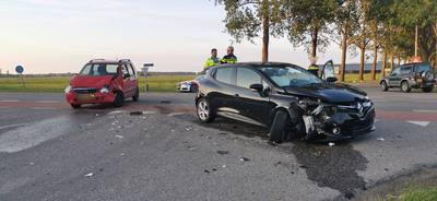 Auto's total loss door botsing op kruising in Buurmalsen