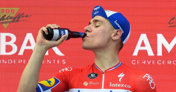 Jakobsen klopt topfavoriet Bennett in millimetersprint | Vuelta Ciclista a Espana - Eindhovens Dagbl
