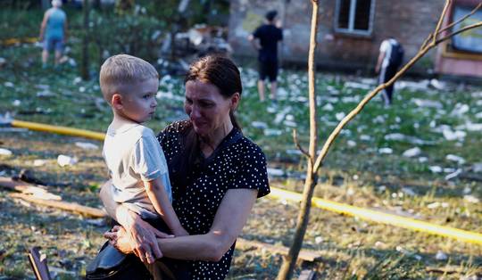 Minstens tien doden en bijna zestig gewonden bij massale Russische luchtaanval op Kiev: ‘Een van zwaarste sinds begin oorlog’