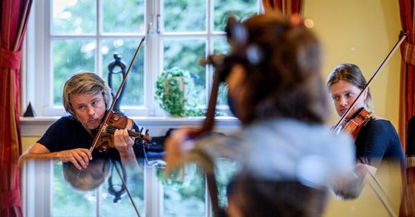 Op het Stiftfestival in Weerselo is alles anders: livestreams en wandelschoenen aan - Tubantia