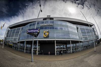 Vitesse doet aangifte tegen fans na spreekkoren