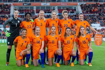 KNVB: Arena of Kuip nog brug te ver voor Leeuwinnen