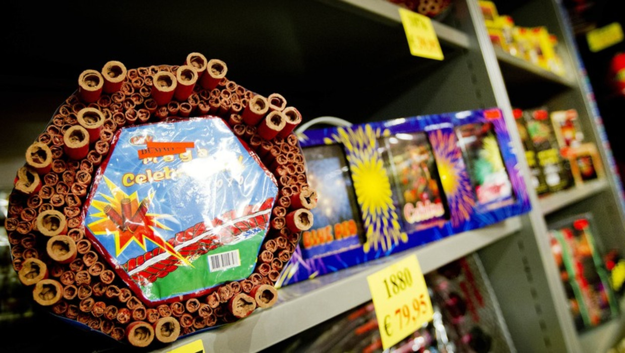 Arno Bij Een Volksfeest Hoort Wat Overlast Wil Je Na Vuurwerk Koninginnedag Afschaffen De Volkskrant