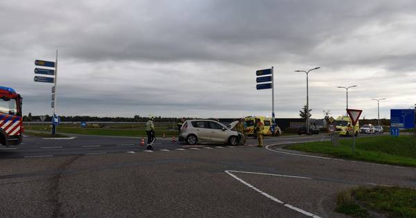 Gewonden bij botsing tussen twee auto’s bij Vriezenveen.