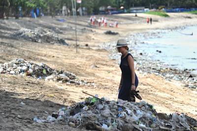 Droomstranden op Bali nu zee van plastic afval