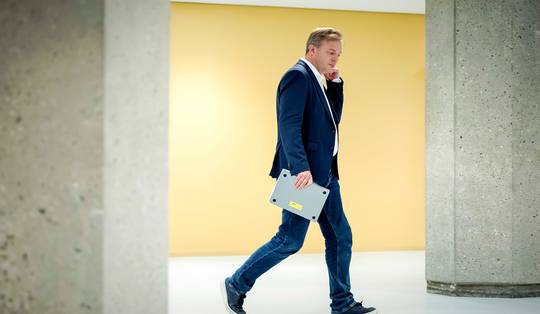 NSC-leider Omtzigt stapt tijdelijk op vanwege gezondheidsredenen: ‘Even minder in de spotlight’