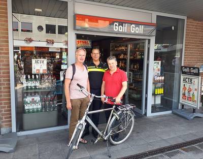 Priester Overasselt heeft zijn gestolen fiets terug dankzij alerte slijter
