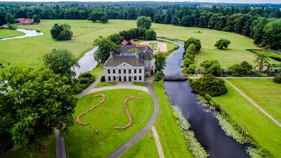 Singraven in Denekamp legt nieuwe paden aan op landgoed