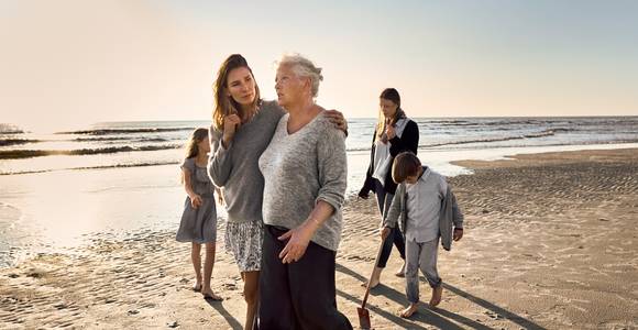 Optimisme, vriendschap en een propere sokkenlade: expert deelt de geheimen van lang en gelukkig leven
