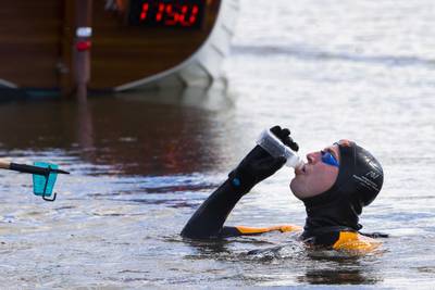 Volg Maarten van der Weijden tijdens zijn 11stedenzwemtocht: Maarten is op weg