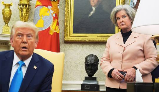 Susie Wiles vindt opmerkelijke uitspraken over regering-Trump ‘uit context getrokken’, president blijft stafchef steunen
