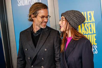 Carice van Houten voor eerste keer met vriend Guy Pearce op Nederlandse première