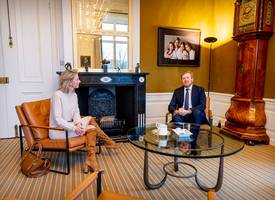Deze foto van koningin Máxima en de prinsesjes zagen we nog niet eerder