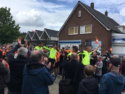 Geen gouden penis, wél lintje na monstertocht per eenwieler