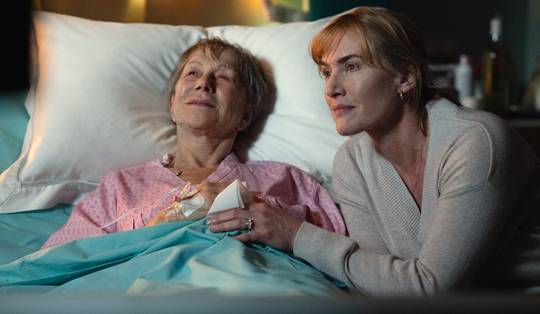 ‘Goodbye June’: Kate Winslet debuteert als regisseur met een kersttearjerker