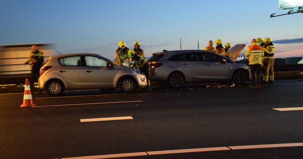 Megafile op A2 na kop-staartbotsing bij Velddriel opgelost - BD.nl