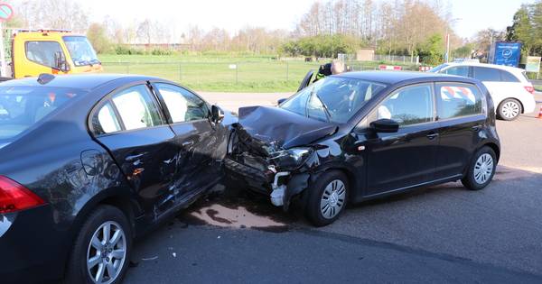 Gewonde bij botsing twee auto's in Gameren | Bommelerwaard - BD.nl