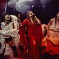 Florence + the Machine was in Antwerpen groots en op maat van een arena, maar de magie zat in de kleine dingen ★★★★☆