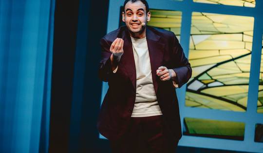 Kamal Kharmach over zijn eindejaarsconference: ‘Ik durf meer tegen schenen te schoppen’