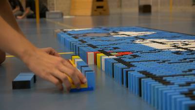 Amateurs willen dominorecord verbreken