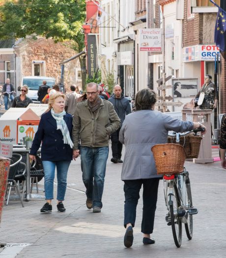 Sbs Styliste Jorna 58 Uit Harderwijk Bleef Voor En Achter De Camera Zichzelf Ze Was Niet Van Het Pochen Maar Wel Trots Van Wieg Tot Graf Destentor Nl