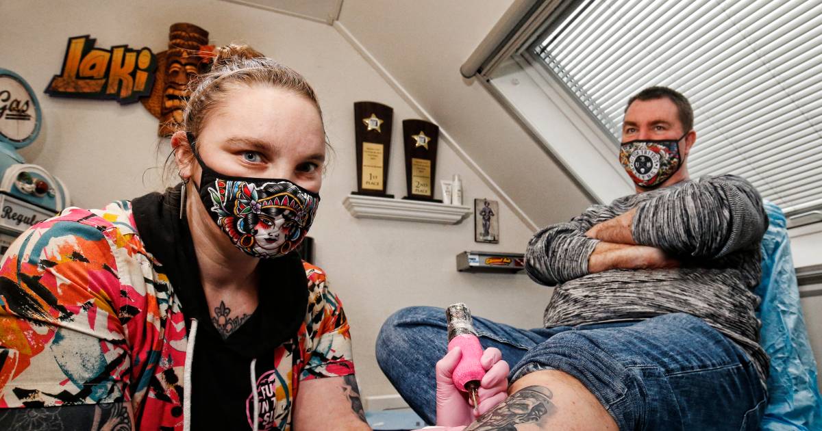 Shannon (27) hoort bij de beste tattoo-artiesten van de ...