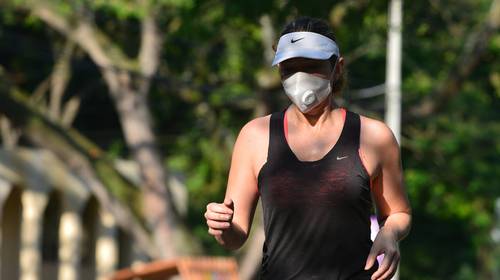 Sporten met mondmasker: zin of onzin? En hoe (on)gezond is het?
