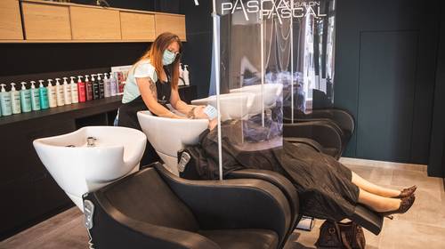 Op bezoek in het kapsalon 2.0