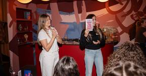 Bij deze Amsterdamse boekenclub draait het vooral om nieuwe mensen leren kennen: ‘De gedeelde interesse in lezen helpt’