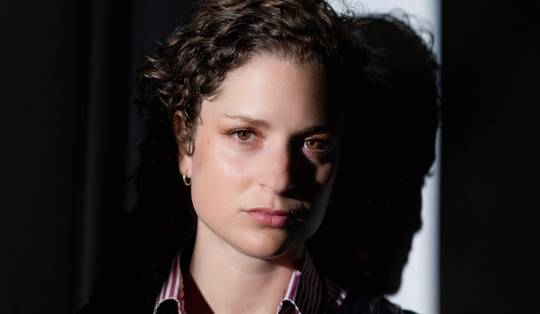 ‘Naar de psycholoog gaan is het grootste geschenk dat je aan jezelf kan geven’: muzikante Tsar B