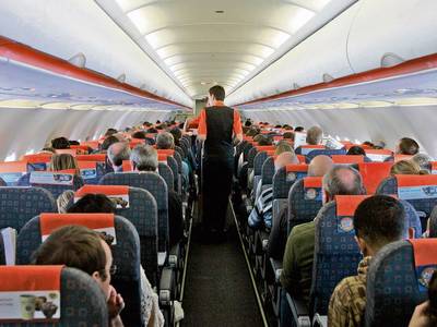EasyJet zoekt 1200 nieuwe stewards en stewardessen