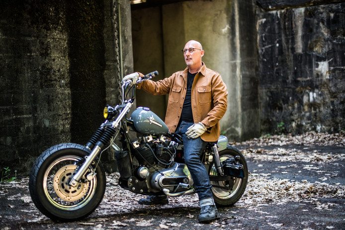 Tim Olgers. ,,Ik ben op de ambulance gelukkig nog nooit een klant tegen gekomen."