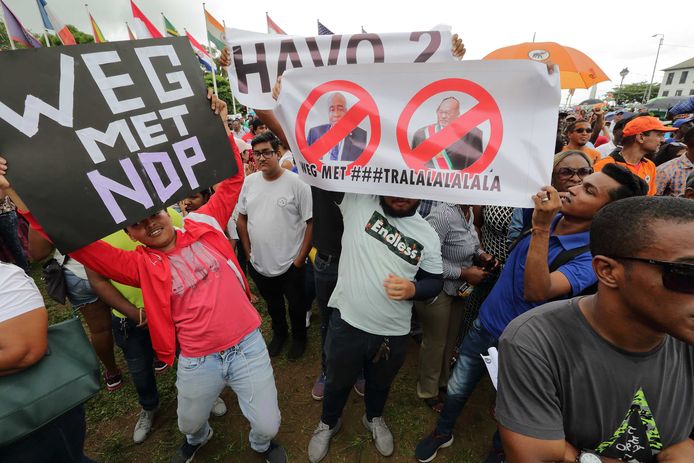 Duizenden mensen gingen in februari de straat op uit onvrede over de slechte financiele situatie in Suriname.
