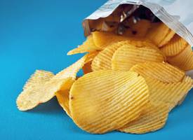 Zakken chips worden (veel) duurder en ondergaan een opvallende verandering